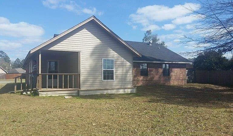 925 Granger Dr — Photo 2