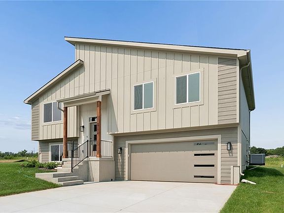 3rd image of 2112 SE Oak Ridge Dr