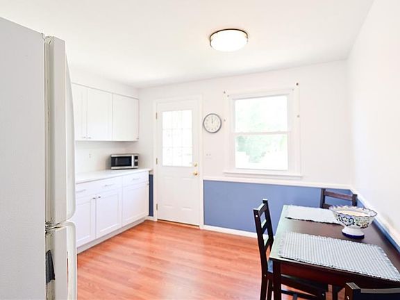 3rd image of 14 Hornbeam Dr