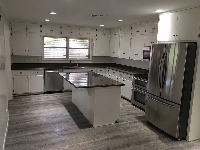 1221 Marine Dr — Photo 4