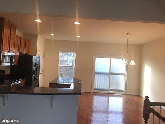 5th image of 42 Village Green Ln