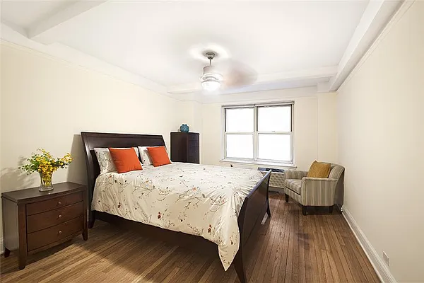 Sold by Warburg | media 9