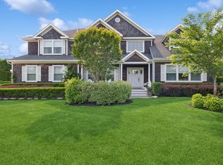 2 Fall Ct, Southampton, NY 11968