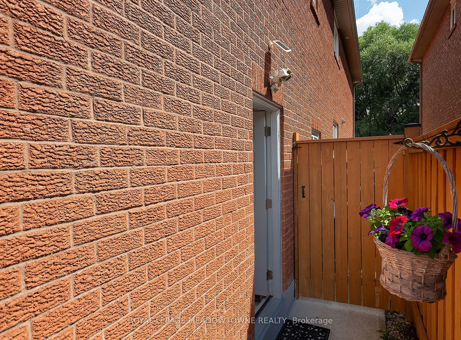 2 bed, $1,400 — Photo 2