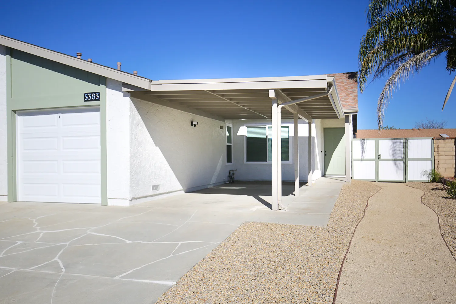 3 bed, 1058 sqft, $3,500 — Photo 1