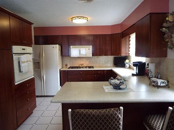 3rd image of 12 Wendell Dr