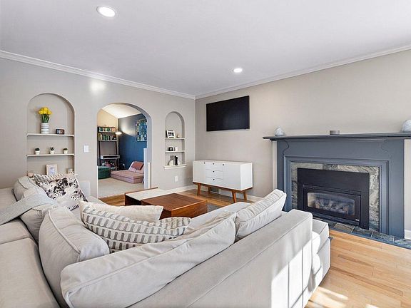 3rd image of 4058 Sunnyside Rd