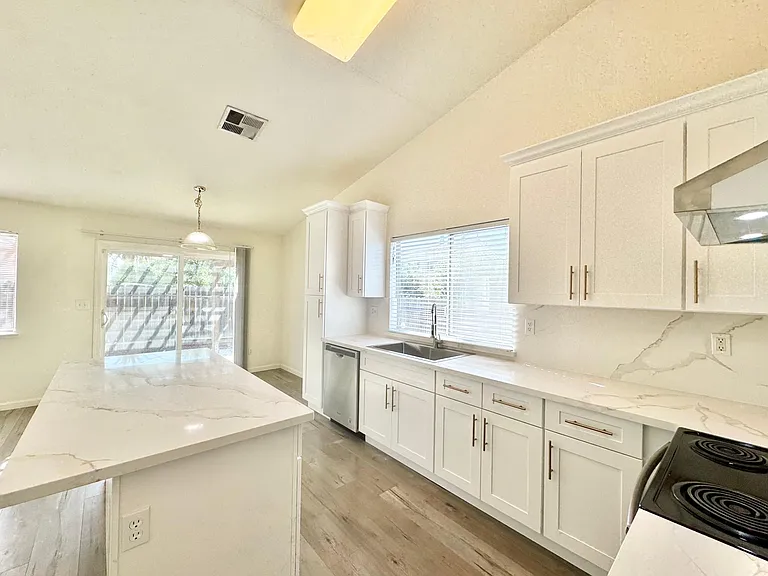 3960 Regatta Dr — Photo 6