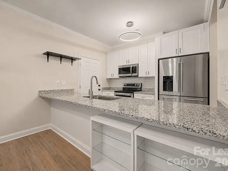 309 James St — Photo 5