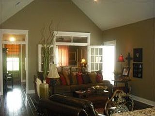 5th image of 501 Leigh Ln