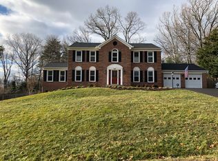 11694 Hollyview Dr, Great Falls, VA