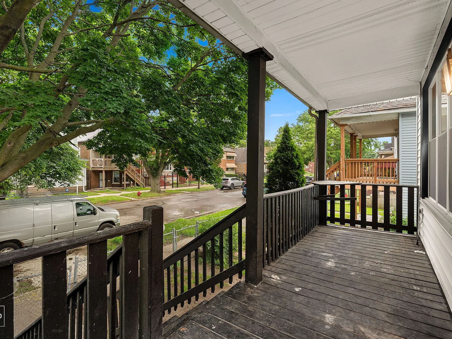 5 bed, 2600 sqft, $2,995 — Photo 2