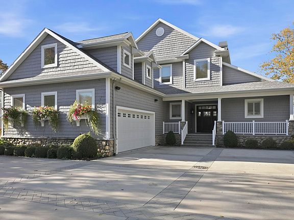 2nd image of 6521 N Kalorama Rd