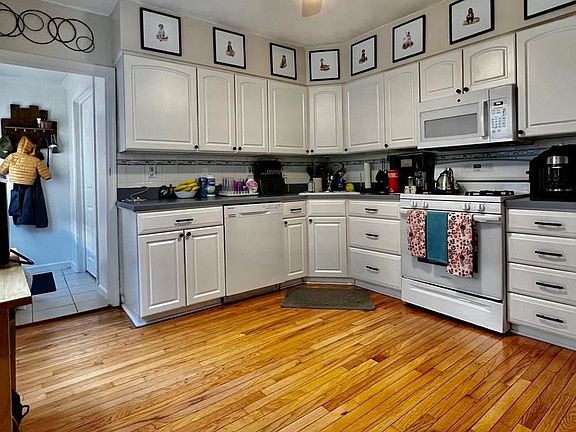 5th image of 2709 E Somerset St