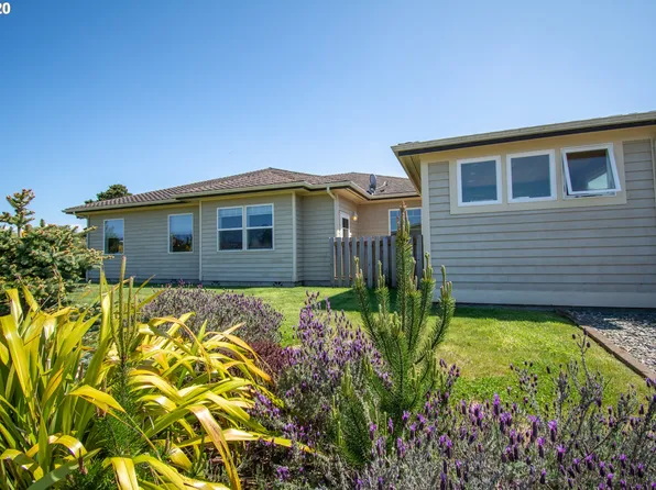 847 Carter Ave, Bandon, OR 97411