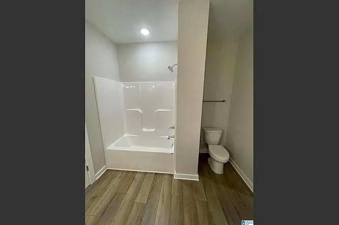 9047 Ivanhoe Dr — Photo 20