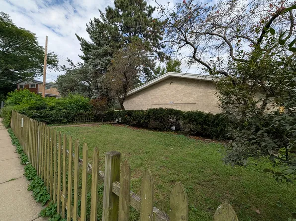 1958 W Morse Ave #A, Chicago, IL 60626