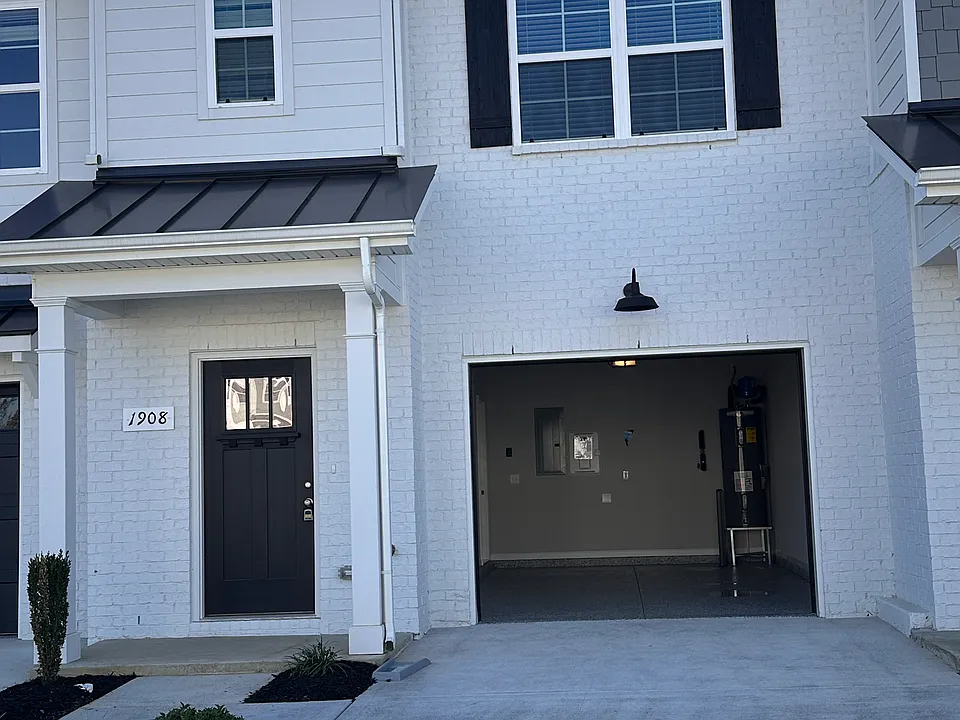 1908 Bethpage Dr