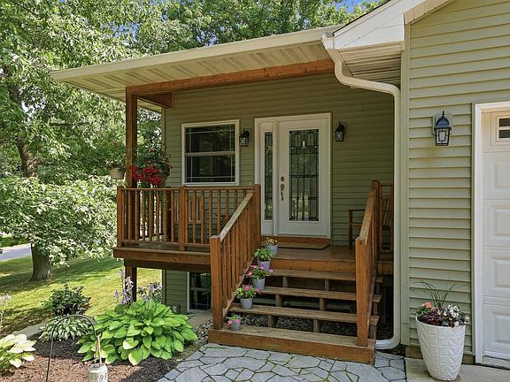5th image of 142239 MONTVALE COURT