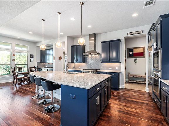 3rd image of 413 Montalcino Ln