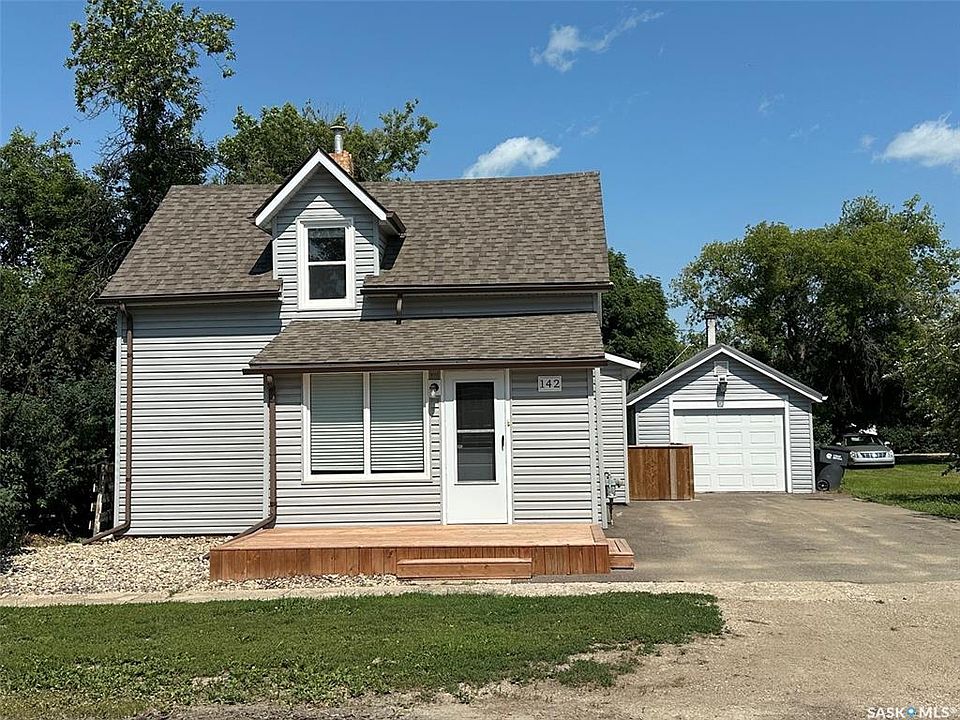 1st image of 142 2nd AVENUE W