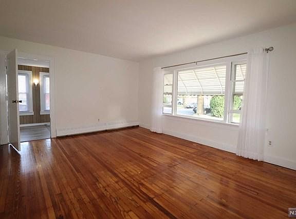 5th image of 13-18 4th St