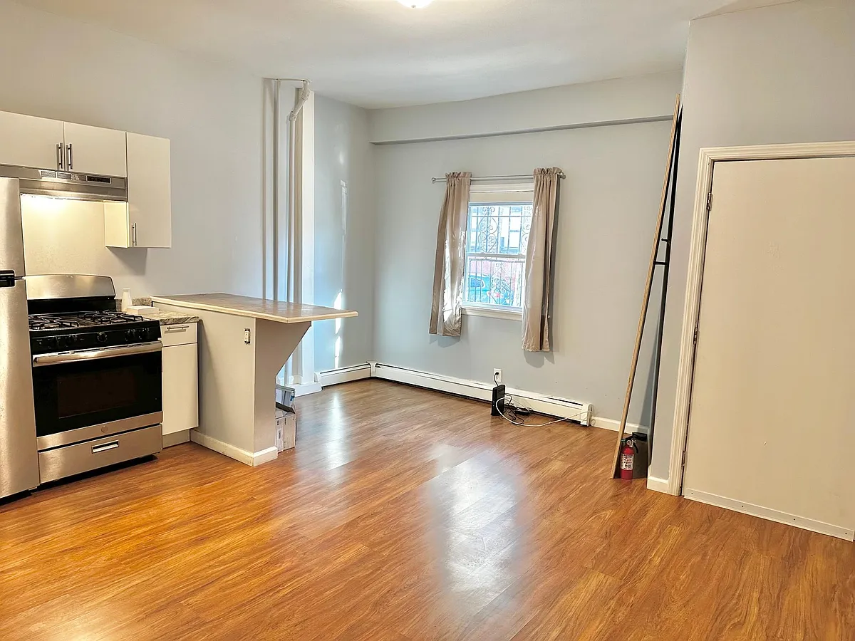 Building Photo - 116 Garside St #1F