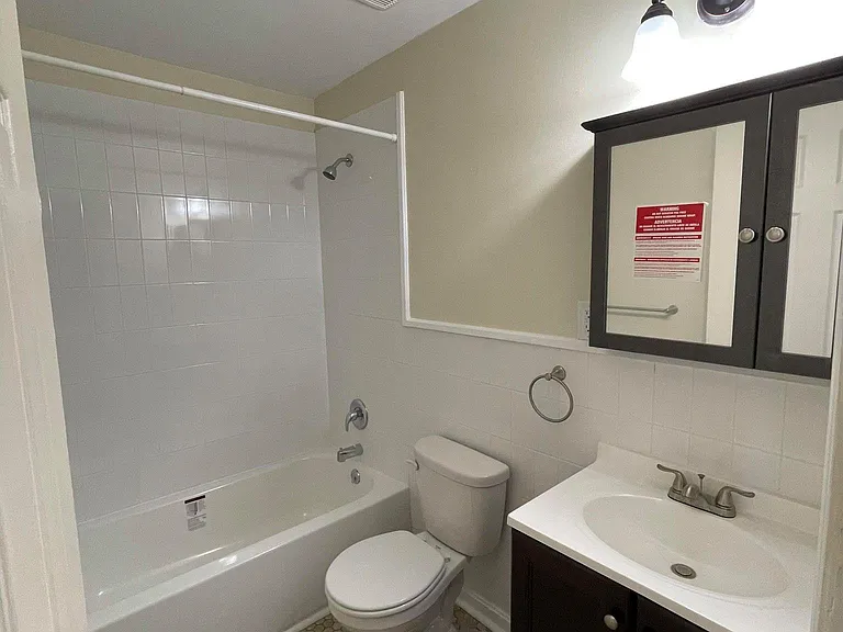 518-524 Kennedy Blvd #2E — Photo 8