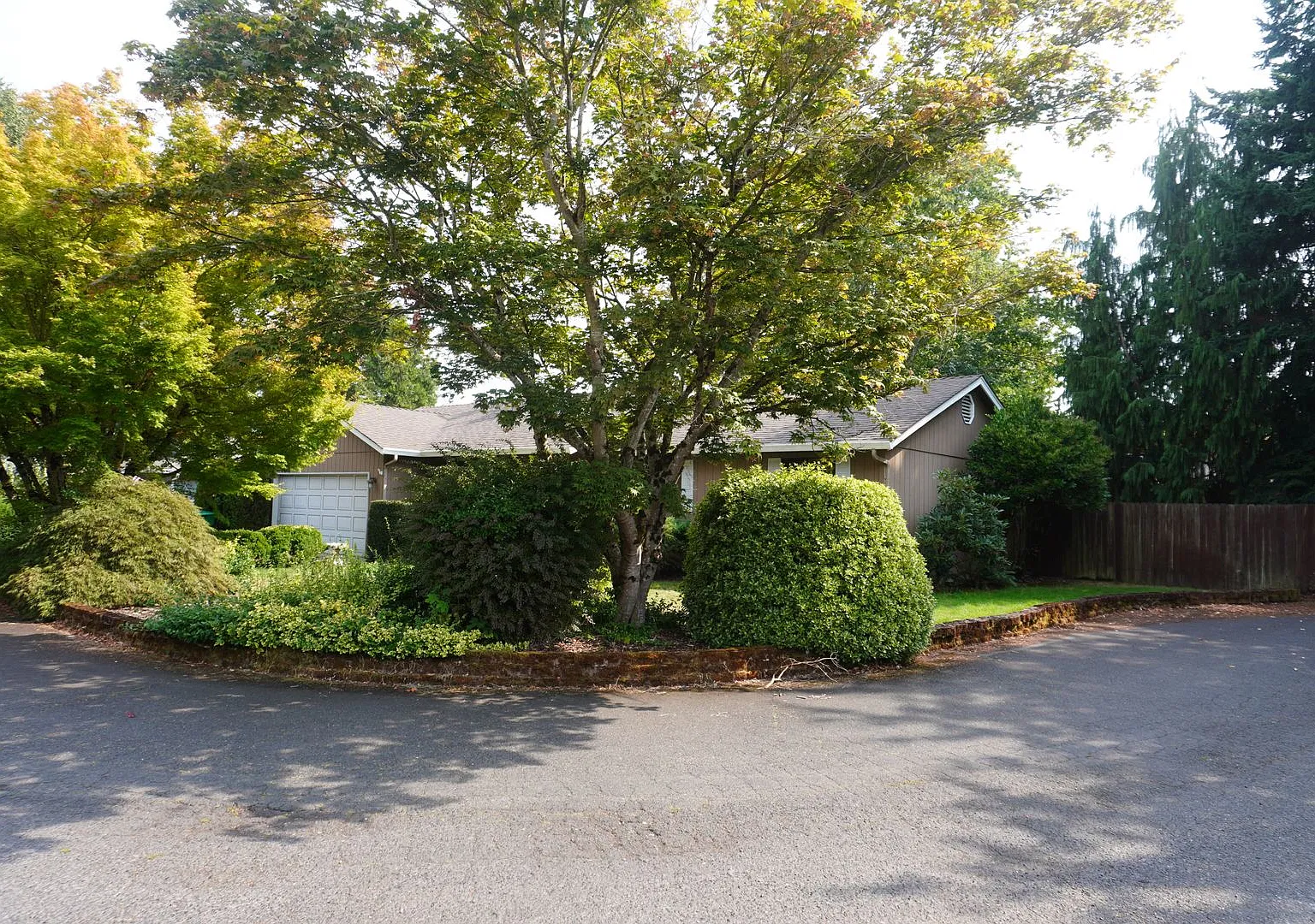 Beautiful Lincoln Neighborhood Home for Lease - 4631 NW Lincoln Ave — Photo 3