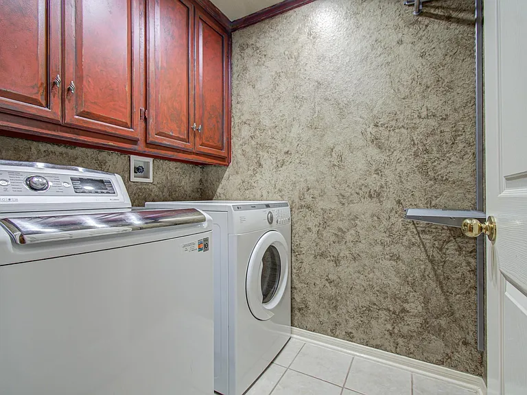 22539 Bristolwood Ct — Photo 14