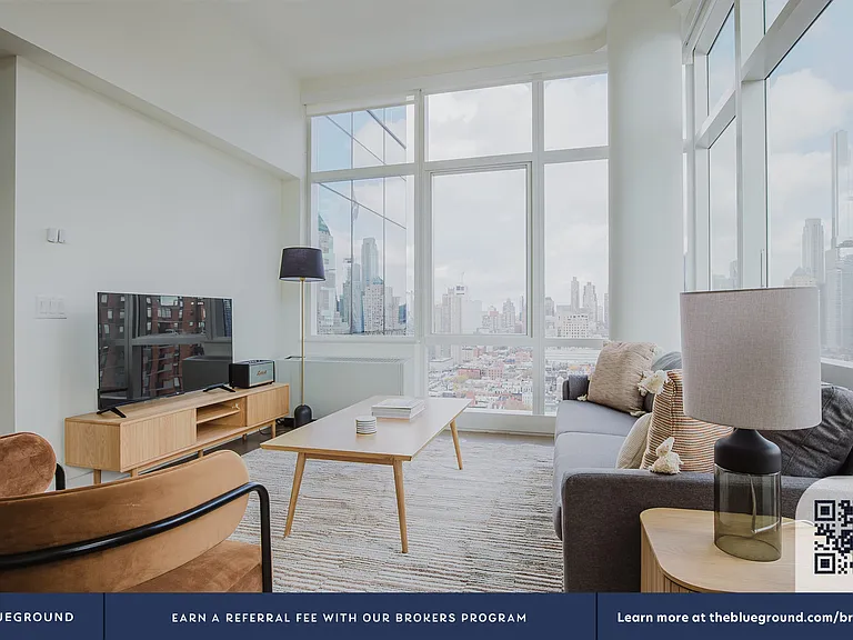 450 W 42nd St #29B — Photo 3