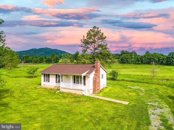 49 Water St, Sperryville, VA 22740