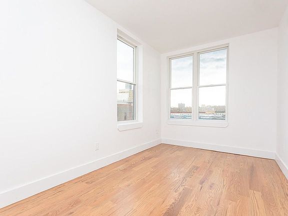 4th image of 1068 Putnam Ave #B4