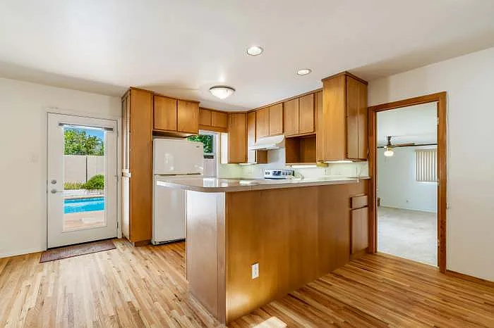 4 bed, 1974 sqft, $2,550 — Photo 3