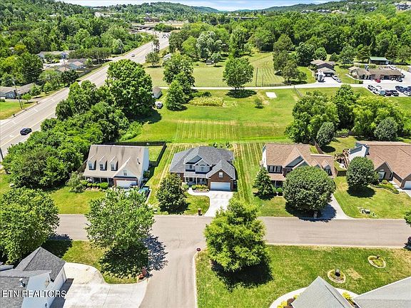 3rd image of 1813 Cedardale Ln