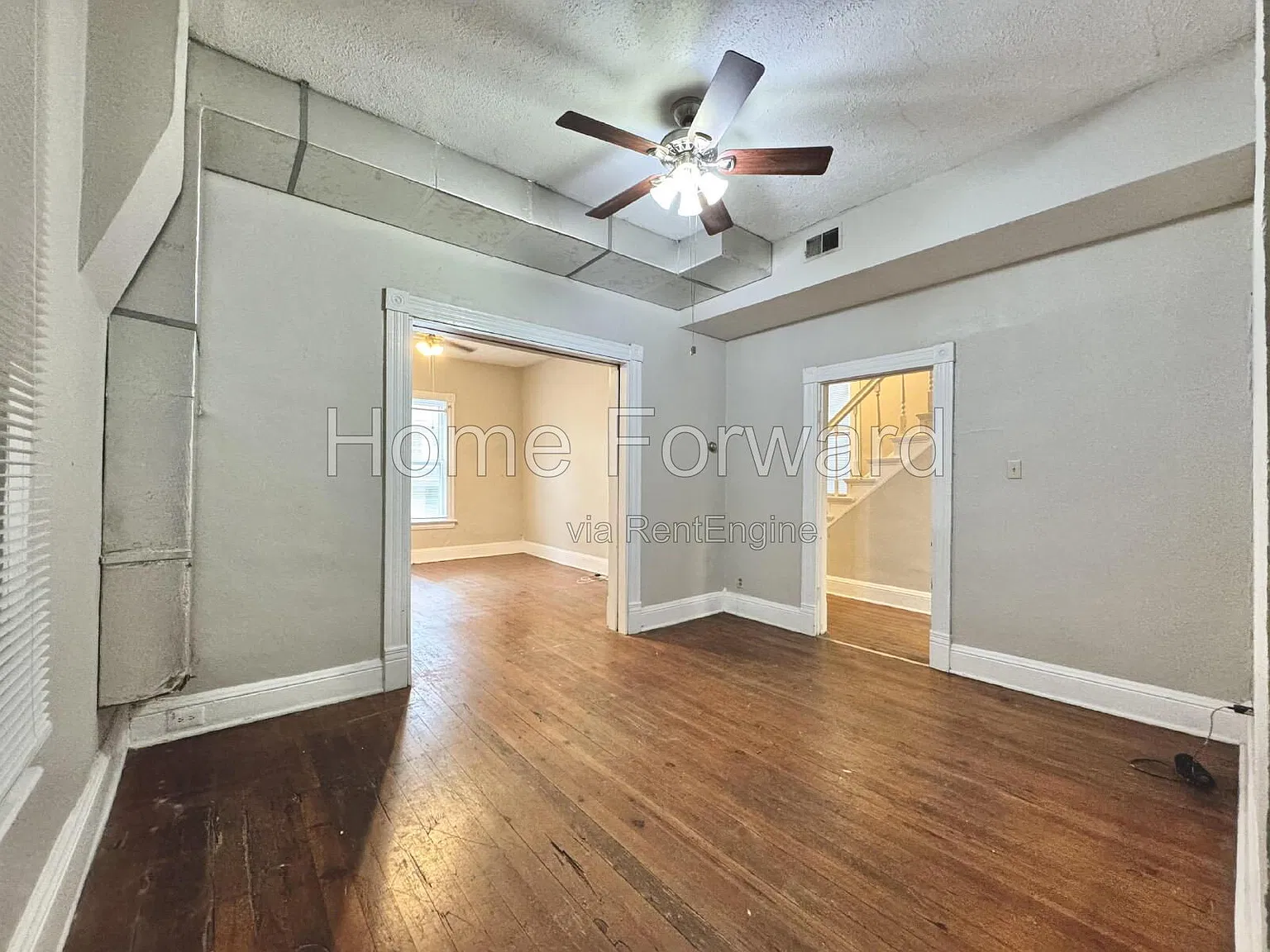 3 bed, 2.0 bath, 1600 sqft, $2,100 — Photo 3