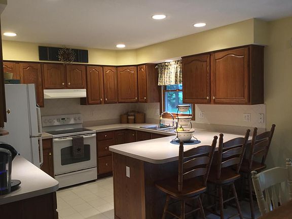 2nd image of 556 Wildflower Dr