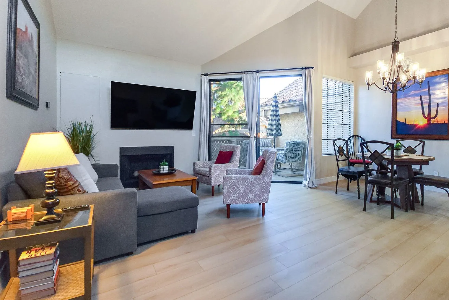 2 bed, 2.0 bath, 1044 sqft, $5,515 — Photo 1