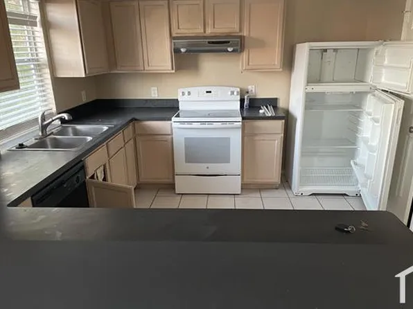 7700 Mason Dells Dr, Arlington, TX 76001