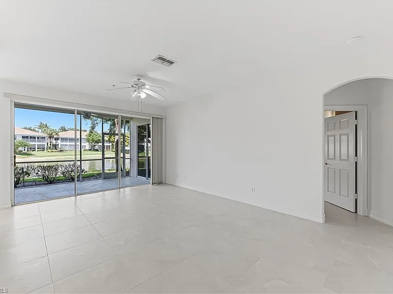 800 Carrick Bend Cir — Photo 3