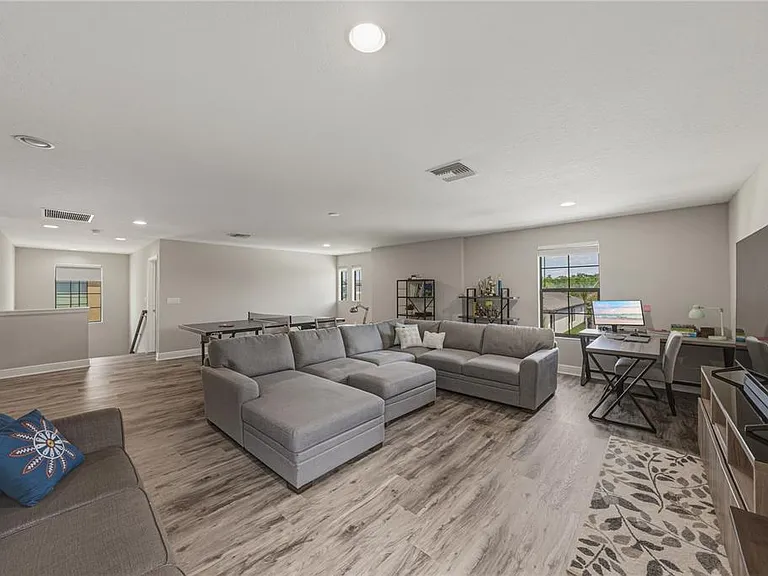 14633 Red Castle Ave — Photo 37