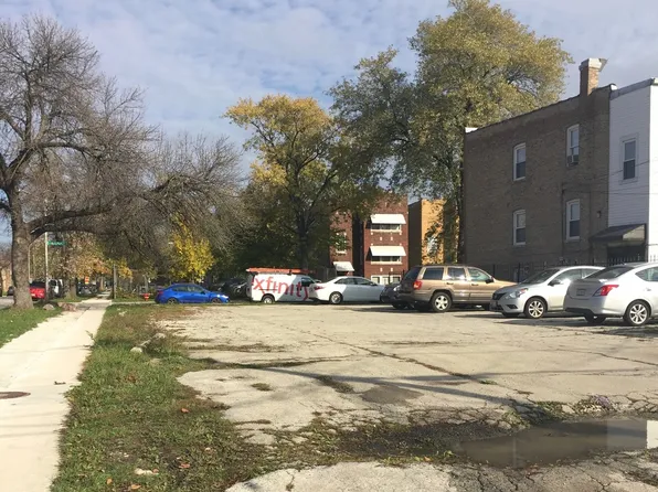 4457 W Walton St, Chicago, IL 60651