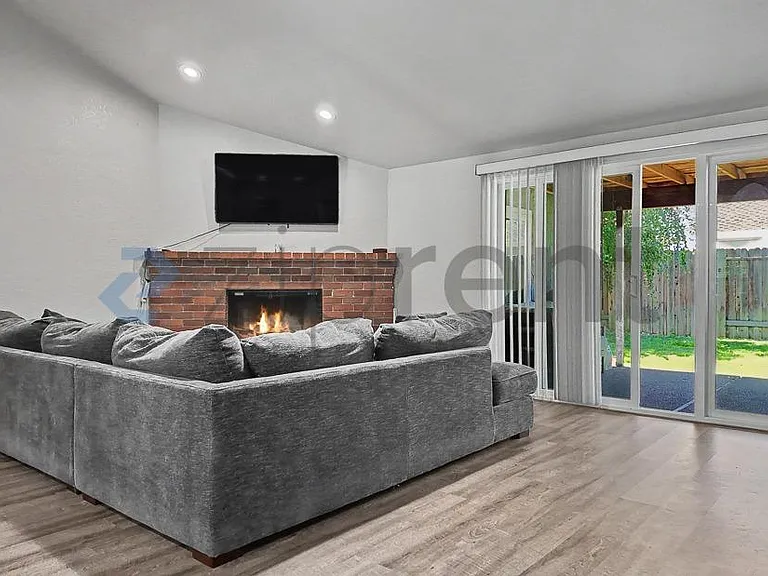 1172 Spruce Tree Cir — Photo 20