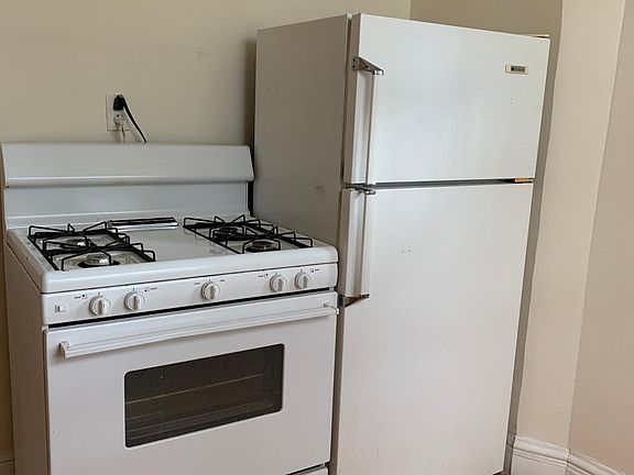 3rd image of 5047 N Damen Ave