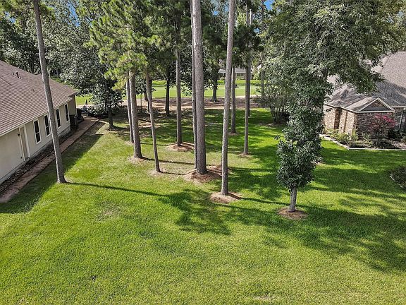 3rd image of 19 Grey Moss Ln