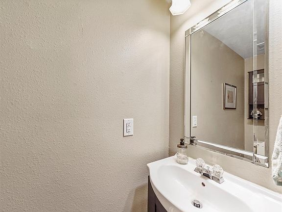 3rd image of 19410 Pinewood Bluff Ln