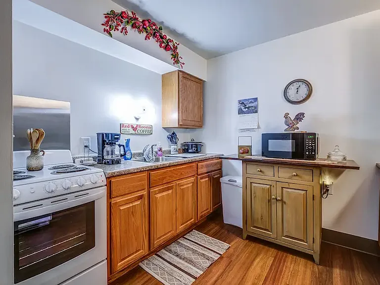 Sullivan Terrace Apartments — Photo 9