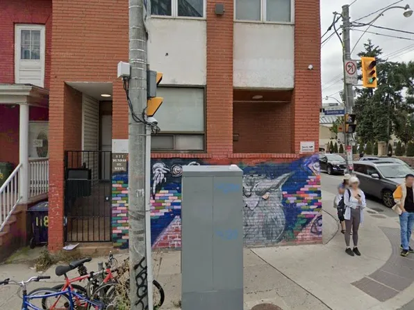 377 Dundas St W, Toronto, ON