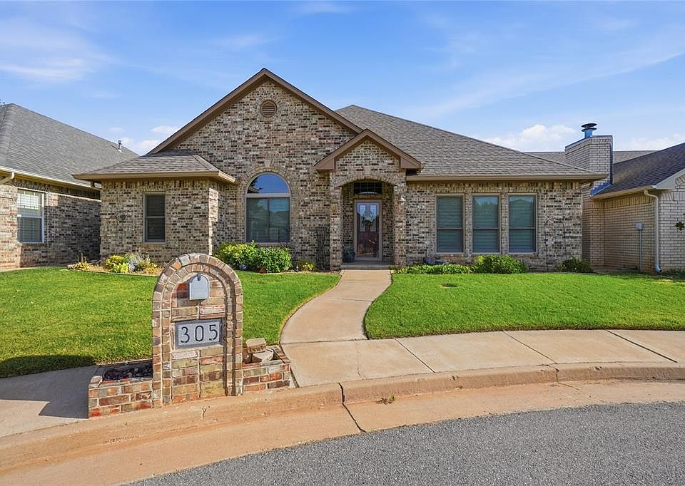 1st image of 305 Tierra Rica Cir