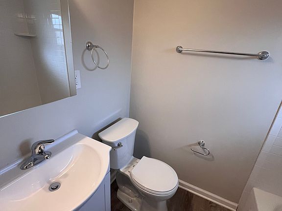 3rd image of 318 Broadmeadows Blvd